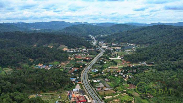 Cao tốc Tân Phú - Bảo Lộc và Bảo Lộc - Liên Khương được kỳ vọng đem lại khởi sắc cho thị trường BĐS. Ảnh: VÕ TÙNG