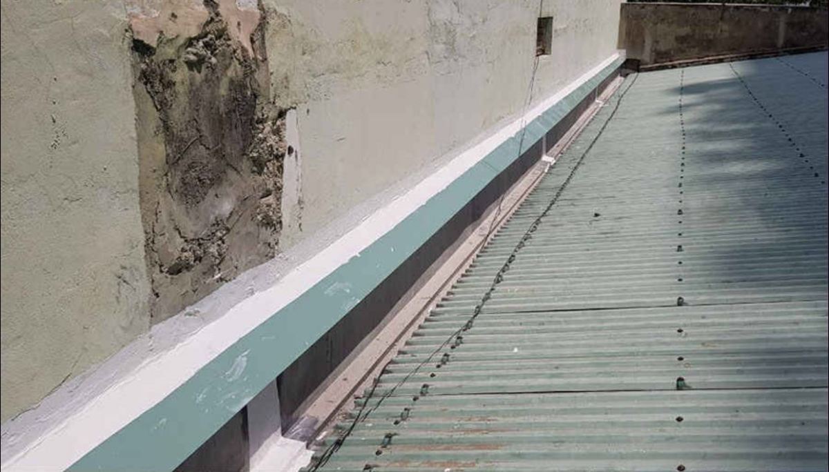 Vấn đề thấm dột tường chung giữa hai nhà là một nỗi lo thường gặp, đặc biệt ở các khu vực đô thị nhà liền kề