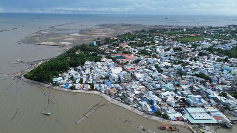 Ga đầu tiên là Bến Thành, ga cuối nằm gần Khu đô thị du lịch biển Cần Giờ