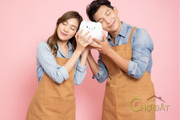 Chia sẻ nỗi lo tài chính với người bạn đời mà bạn luôn yêu thương